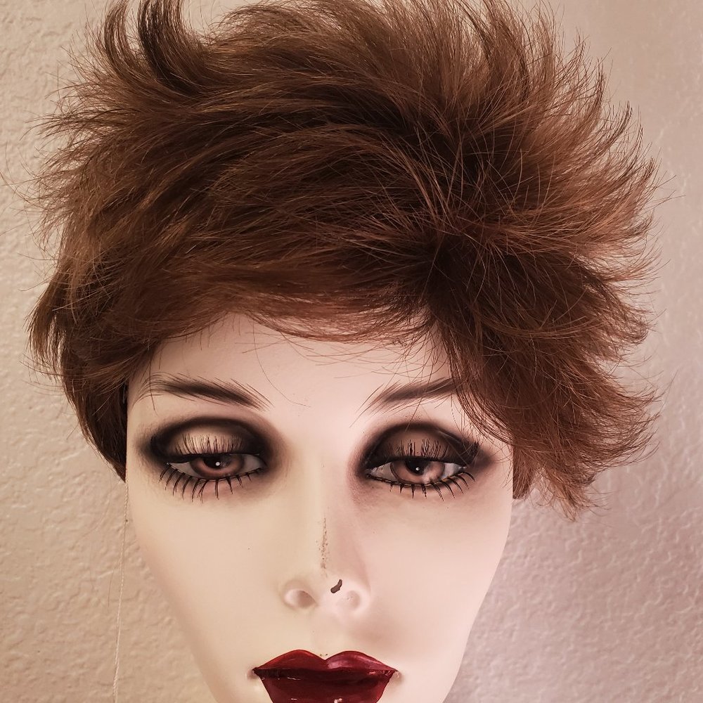 New Hair wig. Color: Pecan